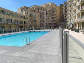 Отель Deluxe Apartment with Shared Pool  Остенде